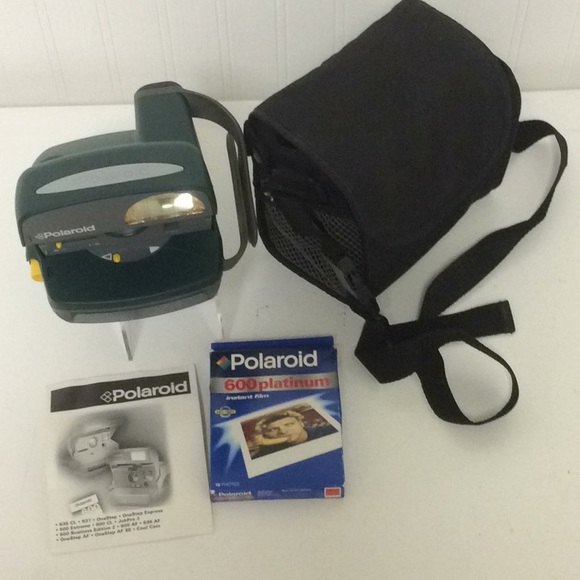 Polaroid One-Step Express Camera & Camera Bag - Picture 1 of 15